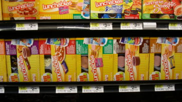 What brand of hot dogs does Sam's Club serve?