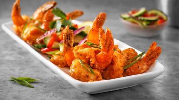 What can you not wear to Ruth Chris?