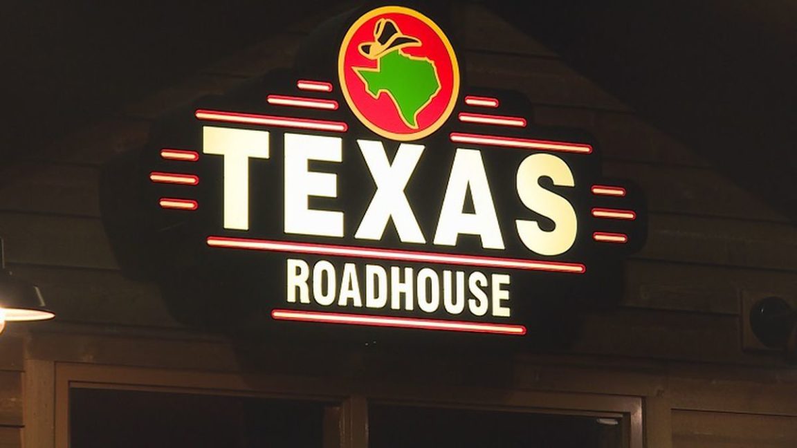 What does Texas Roadhouse do for veterans?