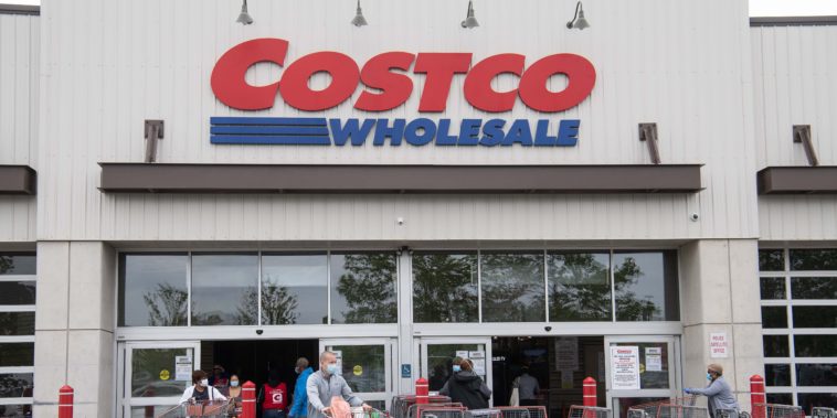 What holidays is Costco closed in 2020?