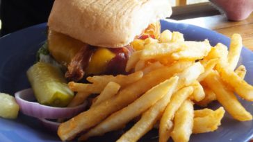 What is a typical American lunch?