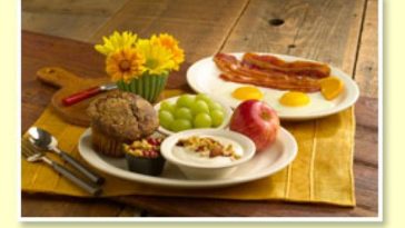What is the lowest calorie breakfast at Cracker Barrel?