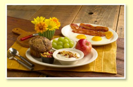 What is the lowest calorie breakfast at Cracker Barrel?
