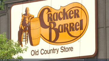 What is the pay week in Cracker Barrel?