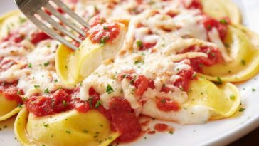 What kind of cheese is in Olive Garden Cheese Ravioli?