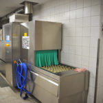 What restaurant pays dishwashers the most?