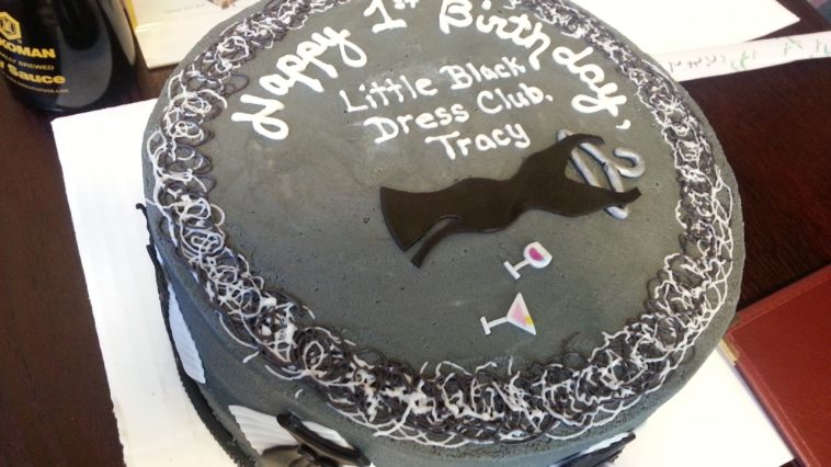 What should I wear to an anniversary dinner?