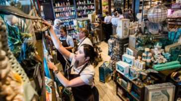 What should I wear to an interview at Cracker Barrel?