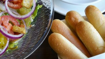 What time is soup salad and breadsticks at Olive Garden?