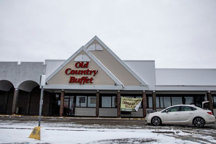 When did Old Country Buffet close in Michigan?