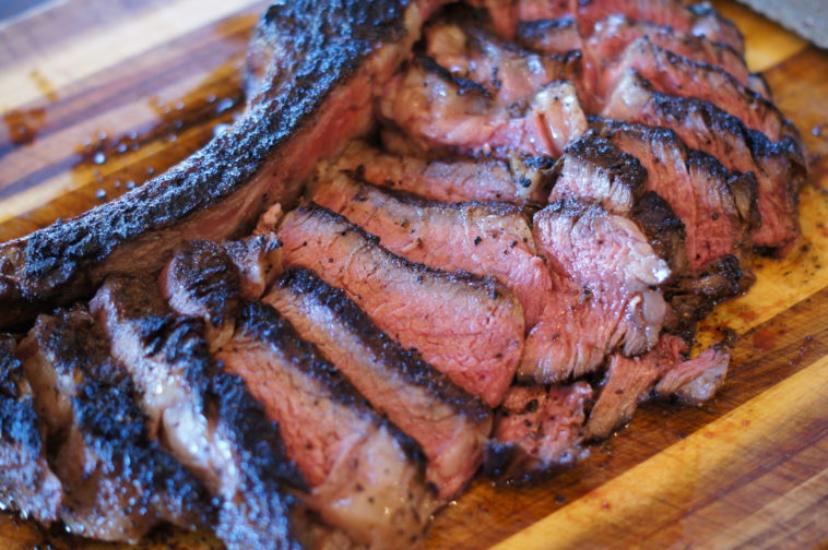 Which is better ribeye or tomahawk?