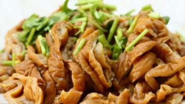 Why did slaves eat chitterlings?