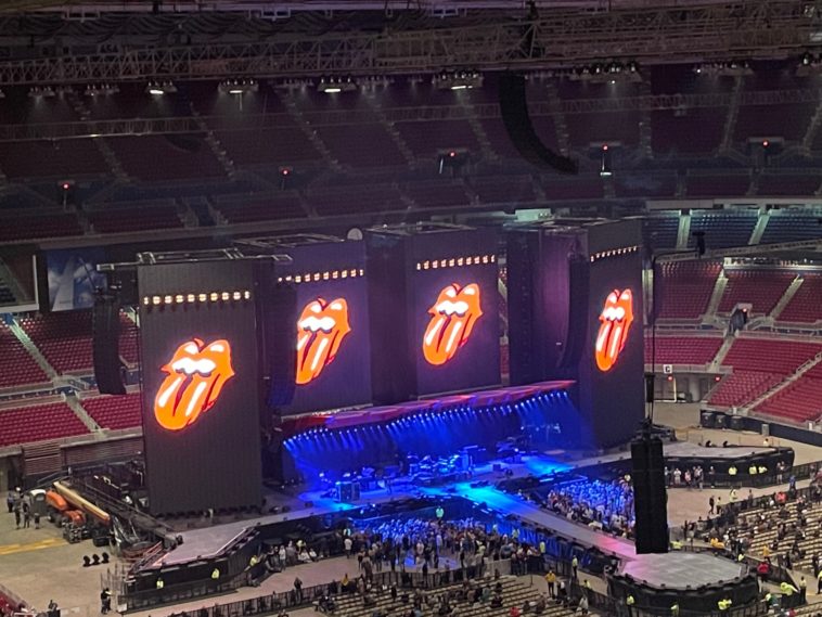 Why do they serve crackers with salad?