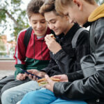 Can 13 year olds work in Starbucks?