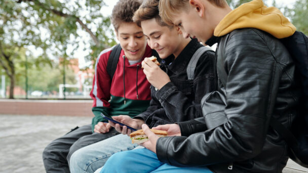 can-13-year-olds-work-in-starbucks