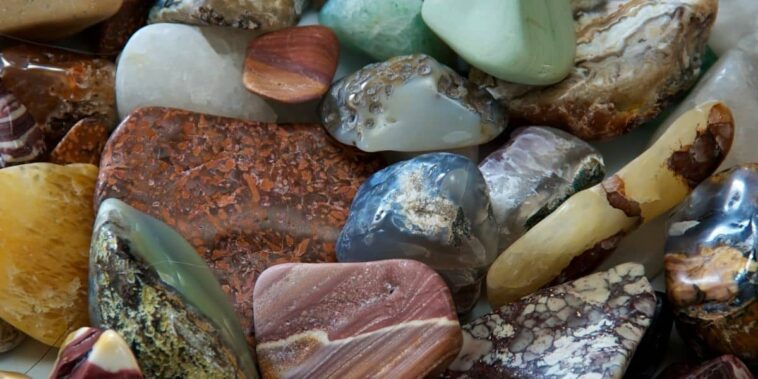 Can I ship a tumbler in an envelope?