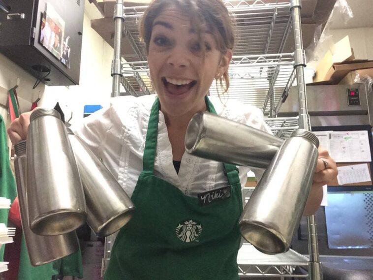 Can Starbucks baristas see if you tip?