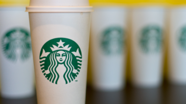 Can u get free refills at Starbucks?