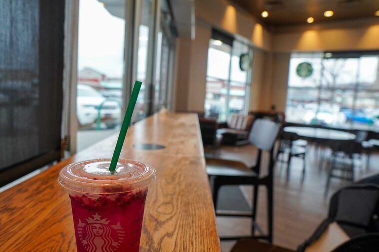 Can you get a strawberry acai refresher without sugar?