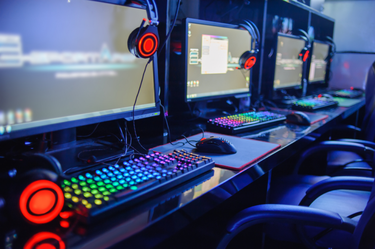 Can you play games at an Internet cafe?
