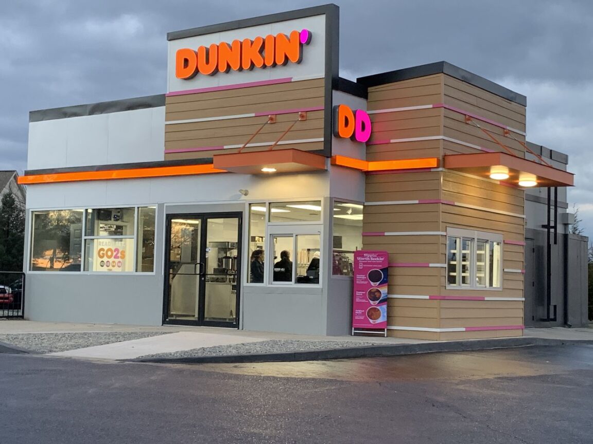 Can you use Dunkin app at drivethru?