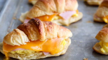 Do Starbucks croissants have eggs?