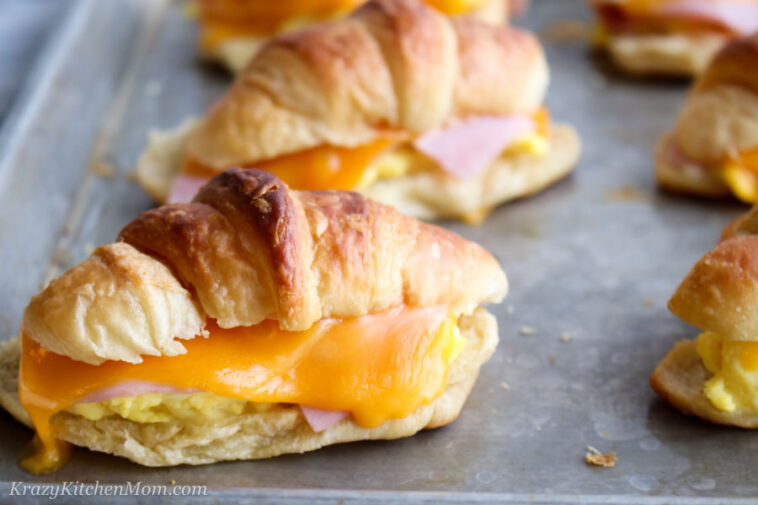 Do Starbucks croissants have eggs?