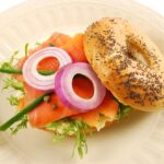 Do Starbucks have bagels?