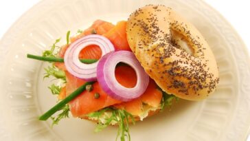 Do Starbucks have bagels?