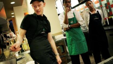 Do shift managers at Starbucks get tips?