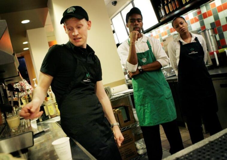 Do shift managers at Starbucks get tips?