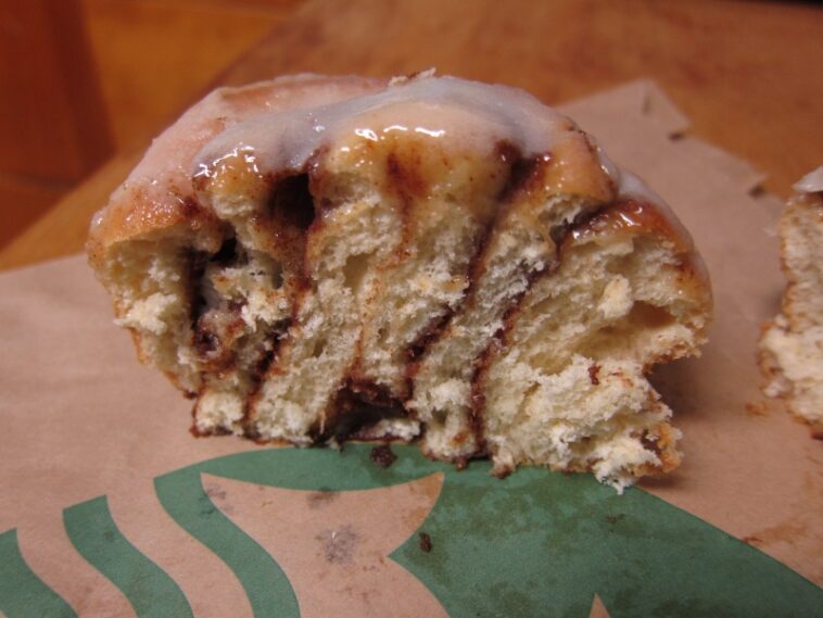 Do they have cinnamon rolls at Starbucks?