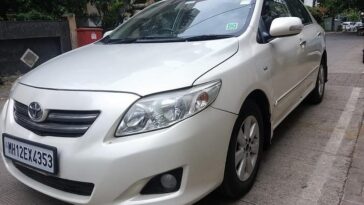 Does Altis 1.8 have sunroof?