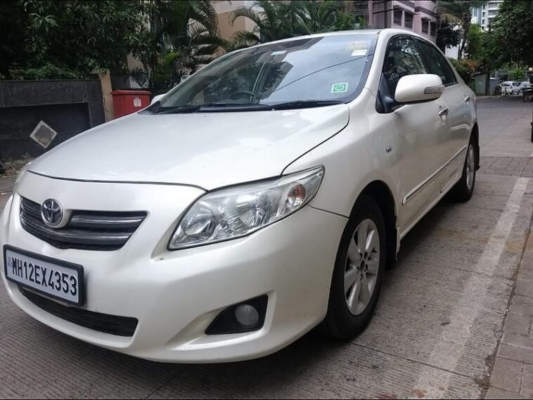 Does Altis 1.8 have sunroof?