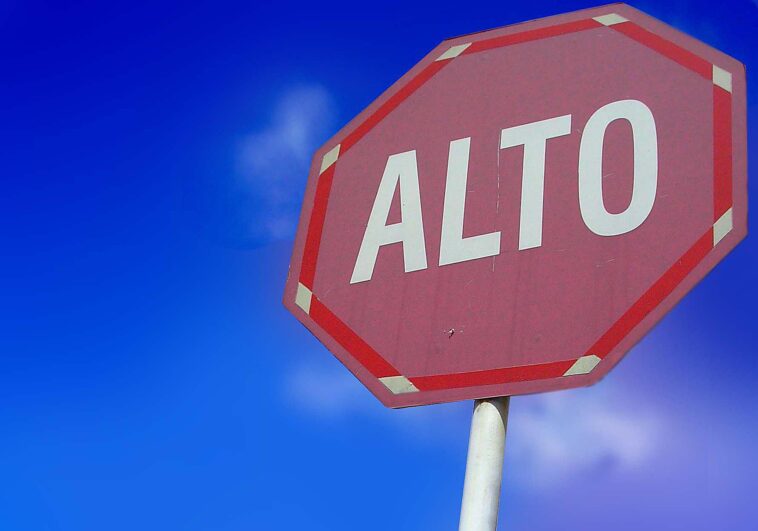 Does Alto mean stop?