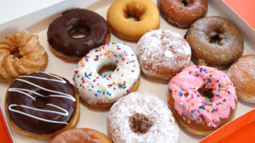 Does Dunkin donuts give free donuts close?