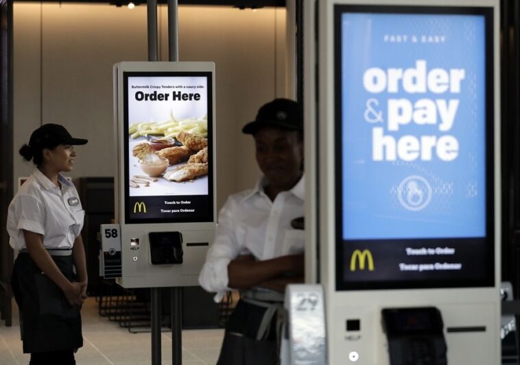 Does McDonalds take 2022 cash?