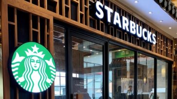 Does Starbucks get paid weekly?