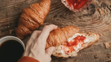 Does Starbucks have ham and cheese croissants?