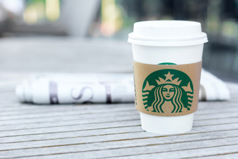 Does Starbucks latte have sugar?