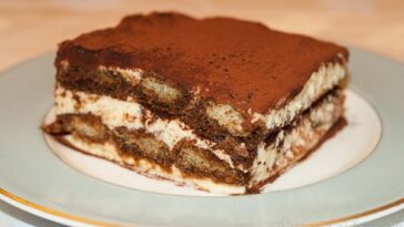 Does Starbucks tiramisu have alcohol?