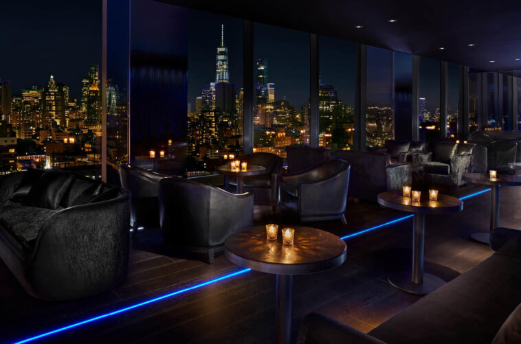 Does The New Yorker Hotel have a roof top bar?