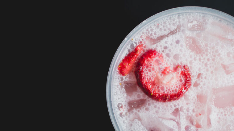 Does the Venti pink drink have caffeine?