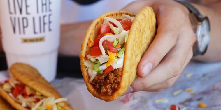 How do you greet someone fast-food?