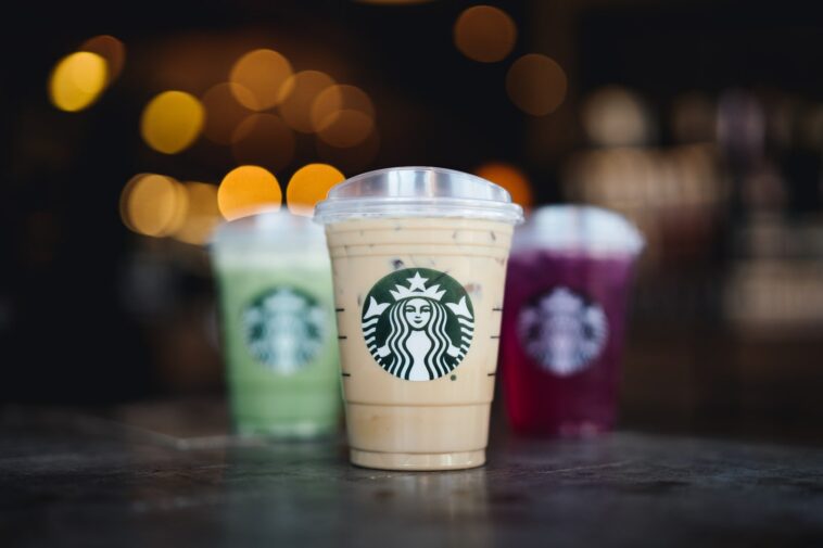 How do you make a Starbucks fall drink?