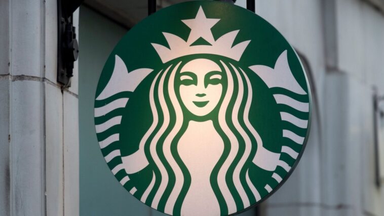 How do you make a circle with Starbucks logo?