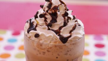 How do you make a low-calorie Frappuccino?