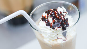 How do you make a white chocolate Frappuccino from Starbucks?