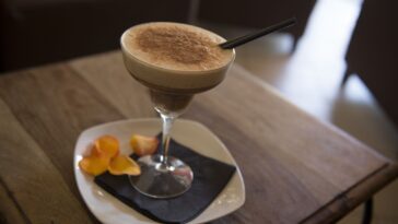 How do you make cold coffee without blending?