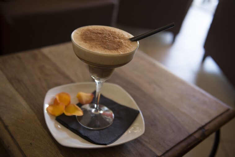 How do you make cold coffee without blending?